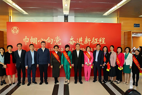 OD·综合体育总裁龙平芳获评“宝安区三八红旗手”荣誉称号 